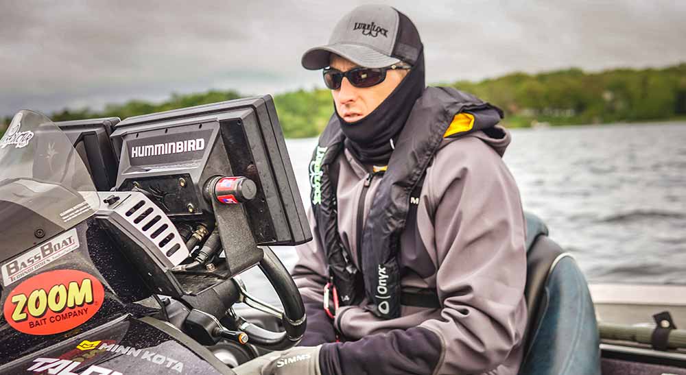 glenn walker using side imaging on his humminbird solix