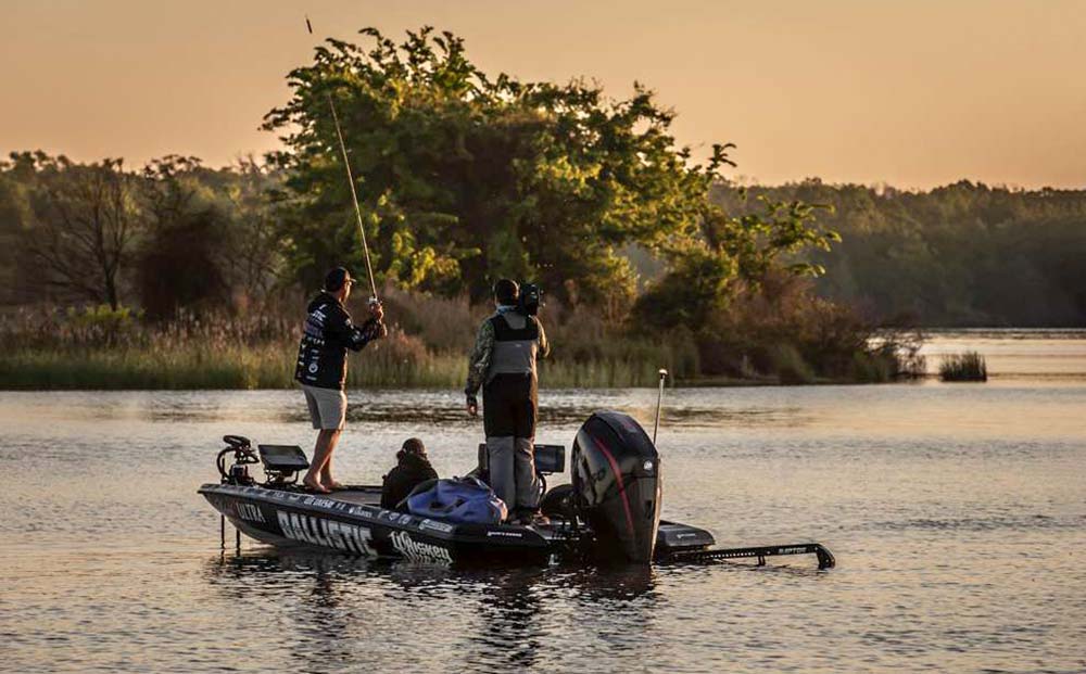 Stealth, Shad and Mapping: Lee Livesay Wins Bassmaster Elite with
