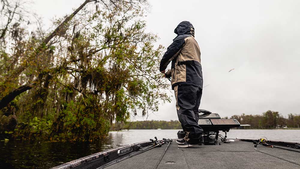 wes logan pre-spawn bass fishing