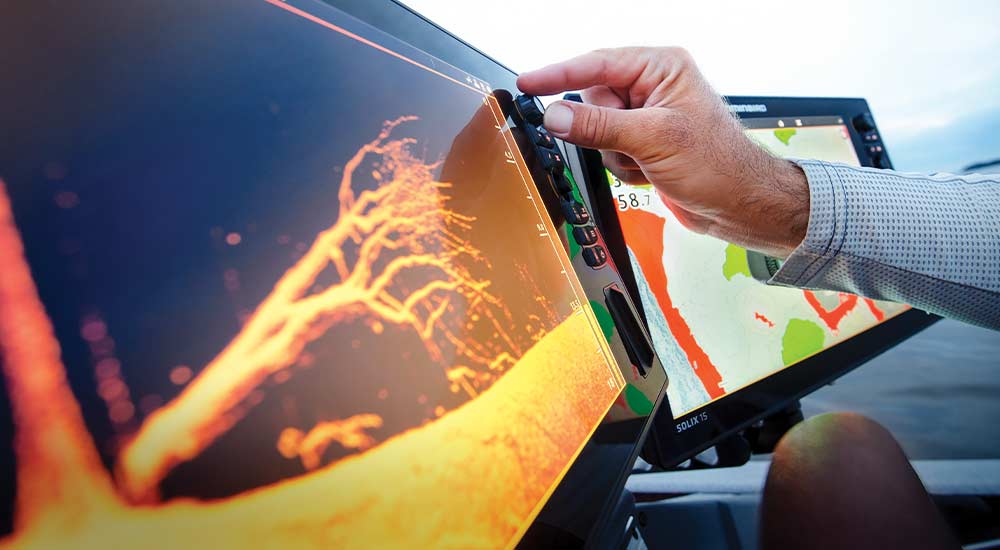 fish finder with down imaging sonar