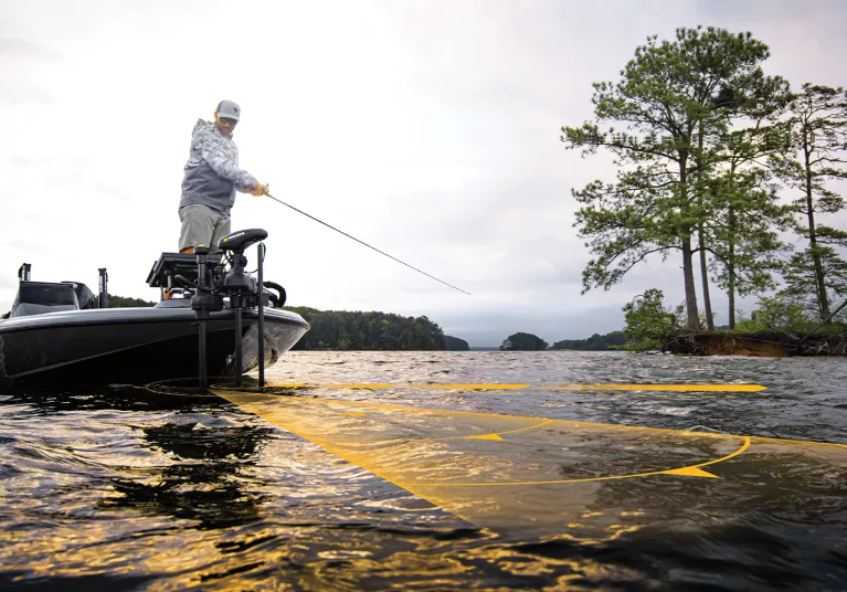 Separate your trolling motor and Live sonar